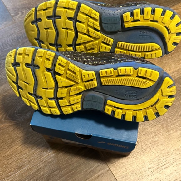 Brooks running shoes for men - Picture 3 of 6